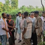 আমতায় নদীতে তলিয়ে মৃত তিন যুবকের পরিবারের হাতে প্রশাসনের পক্ষ থেকে আথিক ক্ষতিপূরন