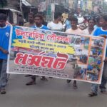 বকেয়া বেতনের দাবিতে উলুবেড়িয়া পুরসভার সাফাই কর্মীদের বিক্ষোভ